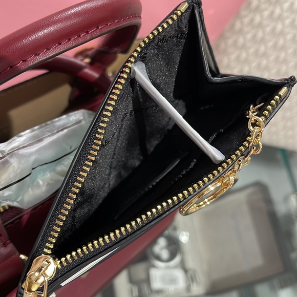 MICHAEL KORS
Jet Set Travel Small Top Zip Coin Pouch With ID Keychain 
Black
NWT - Picture 2 of 16